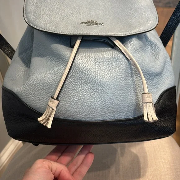 💙🖤Coach Backpack w/adjustable straps - Picture 3 of 11